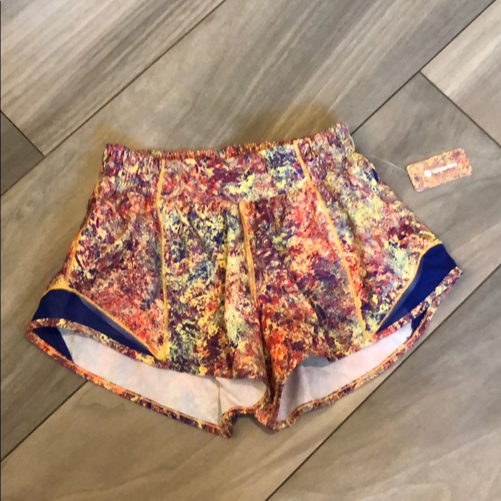 Lululemon 2019 Seawheeze Hottie Hot Shorts Sz2 NWT